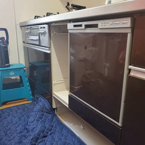 浅型食洗機を深型食洗機に替える工事　LIXILキッチン　施工前確認